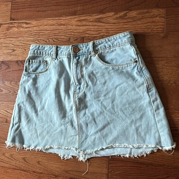 FOREVER 21 distressed jean  Mini skirt with a frayed hem Sz 28 - Picture 10 of 11